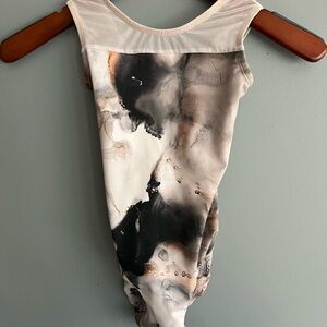 Lucky Leo brand. Artistic pattern. Sort of a marble mosaic look.